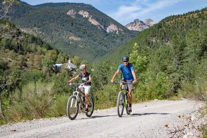 N°4 (Rouge) - A travers la forêt de Durbon