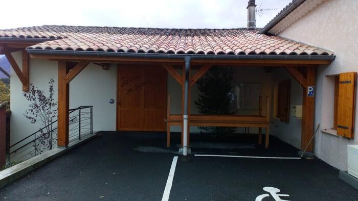 Entrée de la salle des fêtes de Chabestan - Photo 3