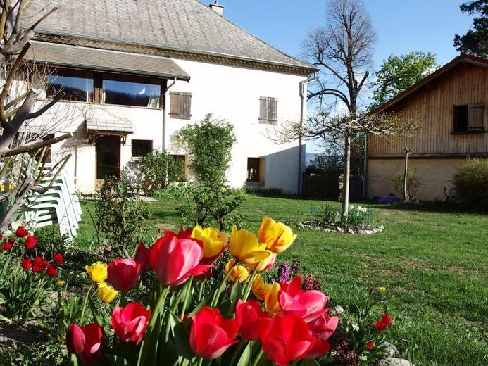un jardin privatif gîte tout fleuri - Photo 14