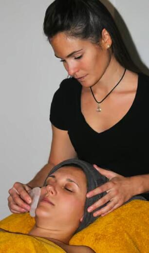 Entre les mains d'Aiyanna_Veynes - Photo 1