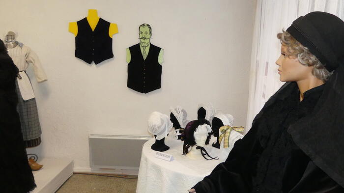 Musée du Costume et des métiers d'antan à Veynes - Photo 1