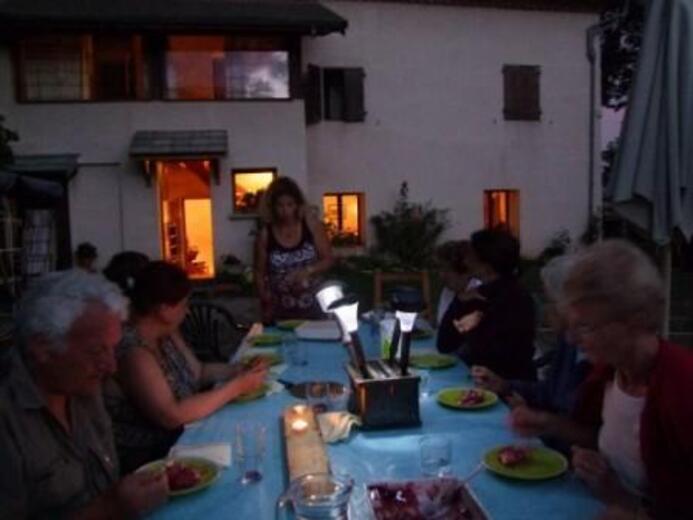 manger dehors le soir - Photo 18