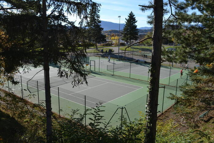 Terrain de tennis Veynes - Photo 0