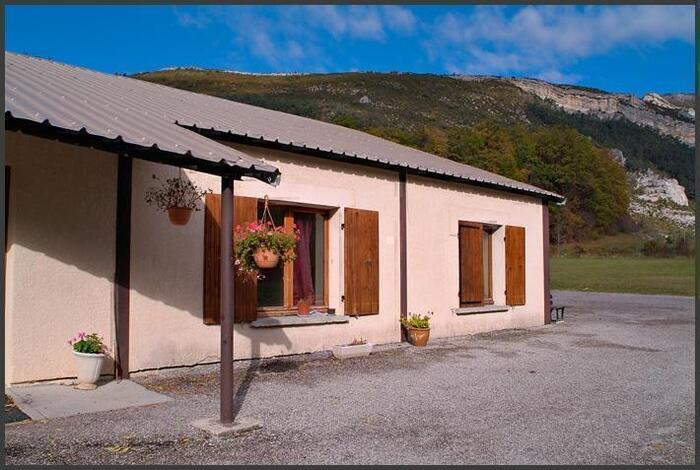 Salle saint Julien en Beauchêne - Photo 0