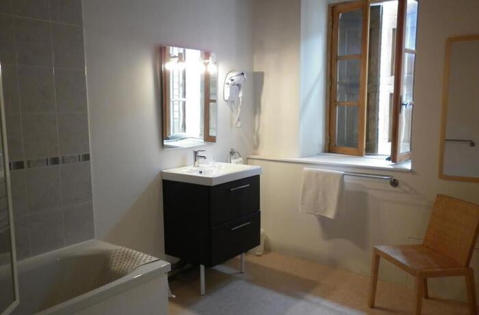 Hôtel Bermond Saint Julien en Beauchène - Photo 1